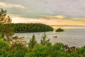 Жемчужины Карелии за 2 дня: горный парк «Рускеала» и остров Валаам