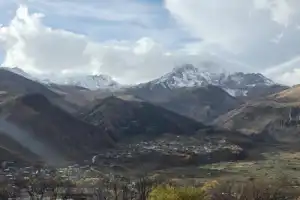 Путешествие из Тбилиси в Казбеги: от крепости Ананури до храма Гергети - 6