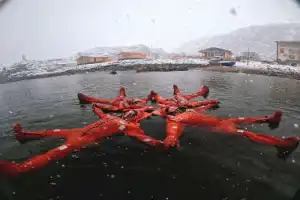 Искупаться в Баренцевом море: айс-флоатинг в Териберке - 9