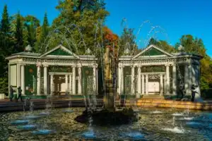 В Петергоф — к фонтанам, роскоши и собору В Петергоф — к фонтанам, роскоши и собору