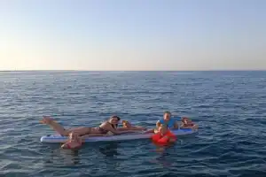 Острова Мира и панорама Дубая на парусной яхте - 11