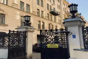 Контрасты Петербурга: дворы и парадные - 12