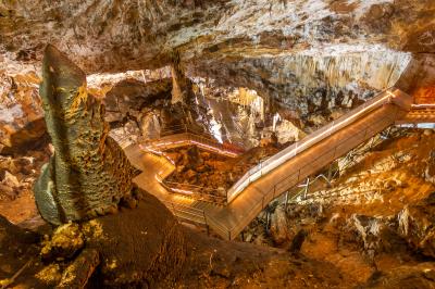 Из Стамбула в Ойлат: горы, пещеры и термальные источники Из Стамбула в Ойлат: горы, пещеры и термальные источники