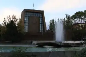 Советский модернизм в Ереване — с современным художником - 3