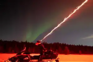 Северное сияние — охота на снегоходах