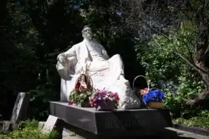Новодевичье кладбище и Новодевичий монастырь: имена, легенды, судьбы - 22