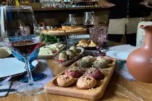 Кавказ на вкус: дегустация в центре Пятигорска (всё включено) Кавказ на вкус: дегустация в центре Пятигорска (всё включено)