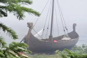Прогулка на деревянной ладье вдоль Петрозаводска с высадкой на острове - 8