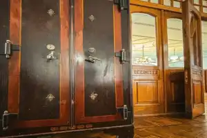 «Красный Октябрь»: старинный офис директора - 4