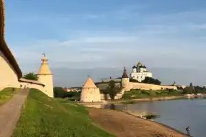 Псков с воды: на сапах вдоль древней крепости - 3
