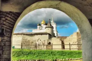Псков в лицах, сюжетах и легендах (на вашем авто) Псков в лицах, сюжетах и легендах (на вашем авто)