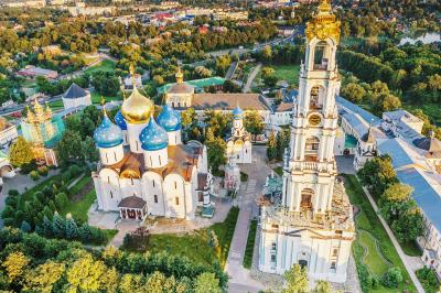 Сергиев Посад: возле стен монастырских