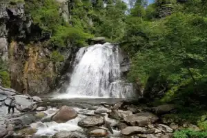 По Телецкому озеру на катере с прогулкой к водопадам - 10