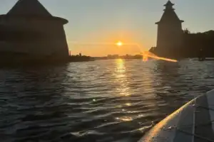 Псков с воды: на сапах вдоль древней крепости - 2