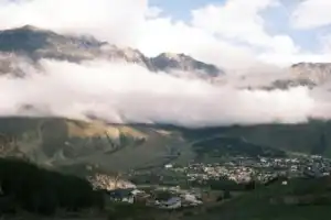 Групповая поездка из Тбилиси — в Казбеги и Гудаури - 7