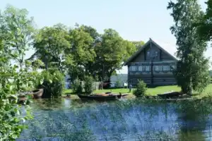 Своей компанией по Карелии: петроглифы, Марциальные воды и прогулка на катере