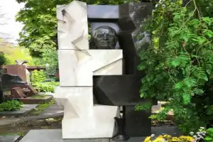 Новодевичье кладбище: некрополь советской элиты в мини-группе - 6