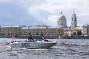 На стильном катере — к самому высокому зданию Европы - 12