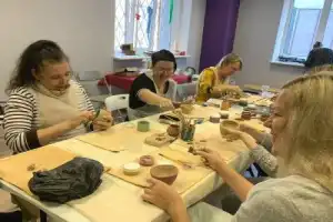 Тарелка из Пскова: мастер-класс по ручной лепке из глины - 11