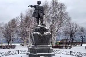 Петрозаводск в памятниках — традиционных и необычных - 9