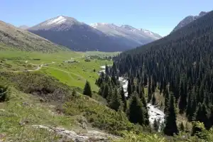 Из Каракола — в ущелье Алтын-Арашан Из Каракола — в ущелье Алтын-Арашан
