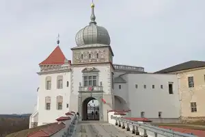 Трансфер из Минска в Гродно и обратно — с заездом в Лидский замок Трансфер из Минска в Гродно и обратно — с заездом в Лидский замок
