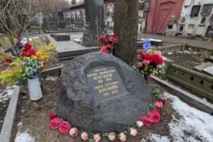 Новодевичье кладбище: легендарные имена в отражении истории - 12
