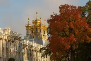 Из Санкт-Петербурга — в три императорские резиденции