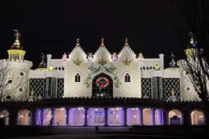 Казань в огнях вечерней подсветки и колесо обозрения - 2