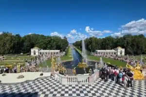 По Петергофу к фонтанам По Петергофу к фонтанам