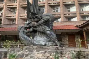 Советский модернизм в Ереване — с современным художником - 5