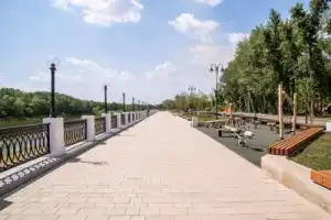 Прогулка по набережной реки Урал — между Европой и Азией - 6