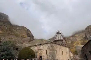 Трансфер из Еревана к Гарни, Симфонии камней, Гегарду и озеру Севан - 3