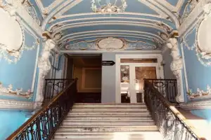 Контрасты Петербурга: дворы и парадные - 2