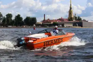 На стильном катере — к самому высокому зданию Европы - 7