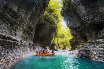 Каньоны и водопады — тайные сокровища западной Грузии