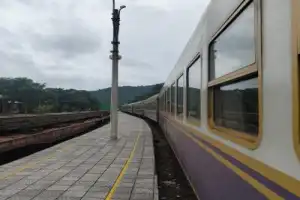 Из Дананга в Хюэ на поезде «Культурное наследие»: путешествие к Ароматной реке - 13