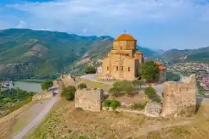 Казбеги: главные и нетуристические тропы из Кутаиси