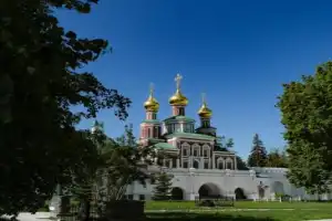 Новодевичье кладбище и Новодевичий монастырь: имена, легенды, судьбы - 2