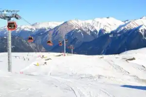 Активный отдых в окружении гор: новогодний тур в Домбай и Архыз в мини-группе Активный отдых в окружении гор: новогодний тур в Домбай и Архыз в мини-группе