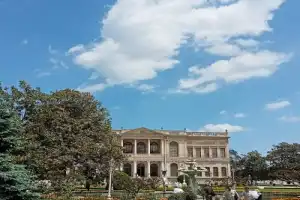 Во дворец Долмабахче — с гидом-историком