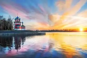Углич в лучах закатного солнца