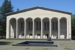 Ничто не вечно. Застывшие канатки Чиатуры и санатории Цхалтубо - 11