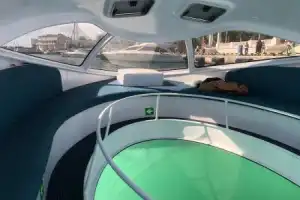 Морская прогулка на яхте с прозрачным дном Морская прогулка на яхте с прозрачным дном