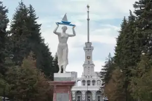 На службе власти и воды: Северный речной вокзал На службе власти и воды: Северный речной вокзал