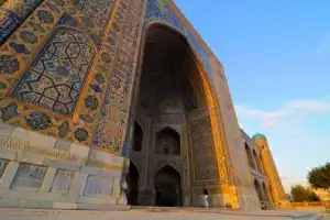Пешком по Самарканду: святыни, древние улочки и яркая история Пешком по Самарканду: святыни, древние улочки и яркая история