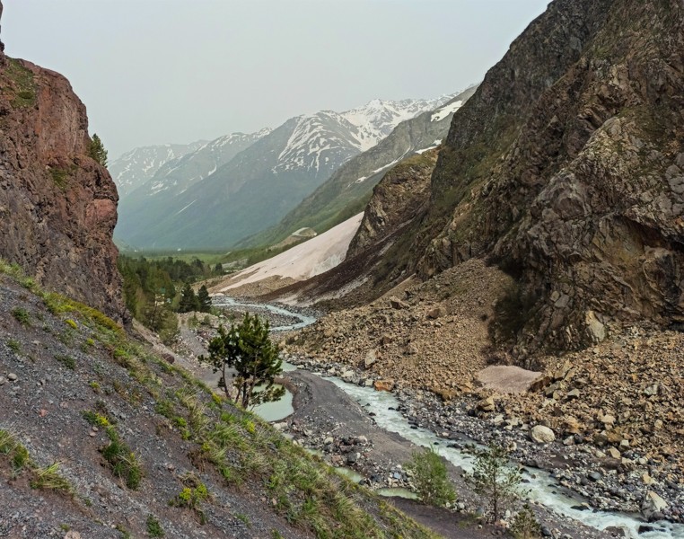 Нетипичный Эльбрус из Георгиевска: водопады, дикие ущелья и снежные хребты Нетипичный Эльбрус из Георгиевска: водопады, дикие ущелья и снежные хребты