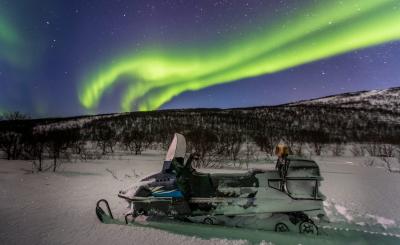 Северное сияние — охота на снегоходах - 2