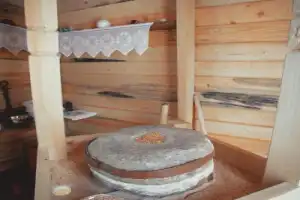 «По сусекам поскрести — по амбарам помести»: мастер-класс на мельнице - 4