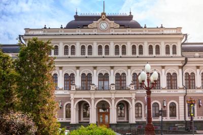 Площадь Свободы и Красная слобода: Казань парадная и душевная Площадь Свободы и Красная слобода: Казань парадная и душевная